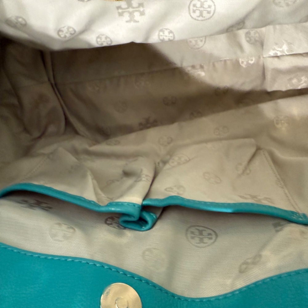 Authentic leather turquoise Tory Burch handbag with strap - Picture 7 of 9